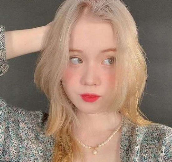 Model Albino Indonesia Anindhita Asmarani