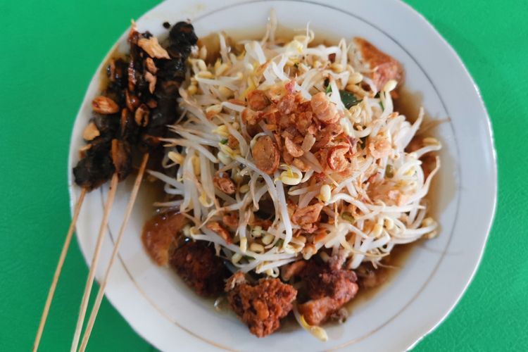 Makanan Khas Lontong Balap Dari Kota Pahlawan (2024) Amazing