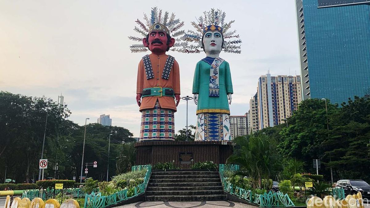 Monumen Ondel-Ondel Nih Boss Emang Ngapa Si