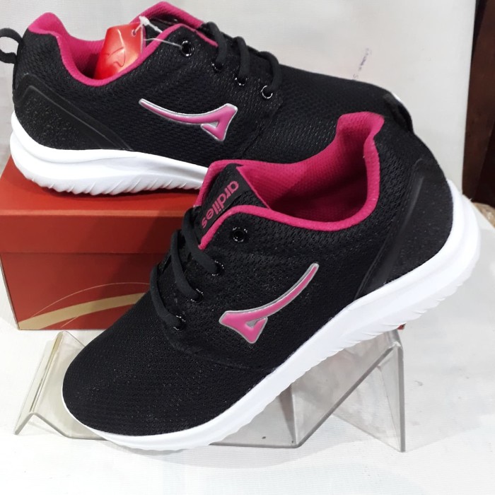5 Brand Sepatu Olahraga Wanita Terbaik dengan Harga Murah dan Berkualitas
