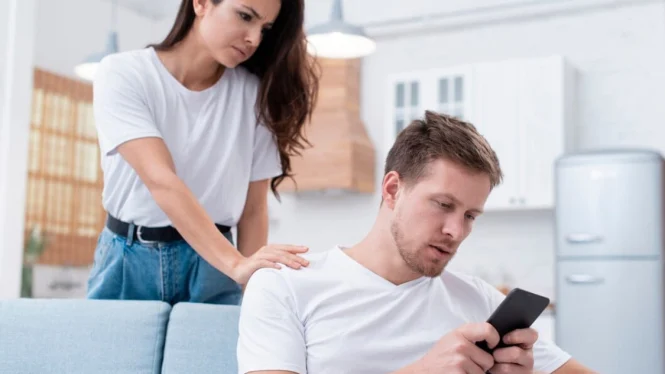 Memahami Istilah Backburner: Fenomena Sosial Era Digital (2024)