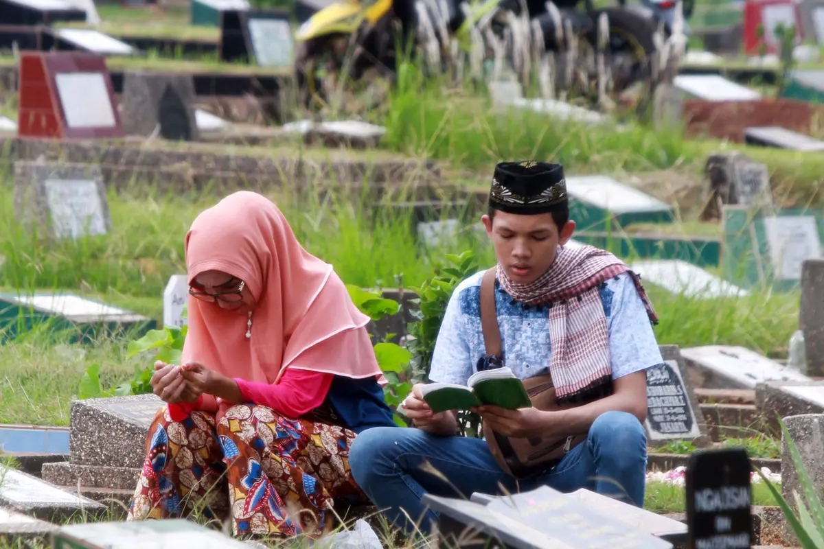 Ziarah Kubur Lebaran: Tradisi Sakral dengan 5 Makna Spiritualitas